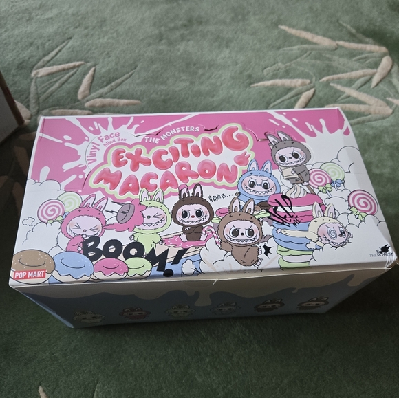 Pop Mart THE MONSTERS - Tasty Macarons Vinyl Face - A set of 6 (OPENED) - Picture 5 of 8